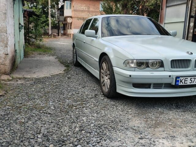 Серый БМВ 7 Серия, объемом двигателя 3.5 л и пробегом 365 тыс. км за 5000 $, фото 5 на Automoto.ua