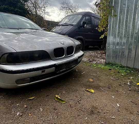 Серый БМВ 7 Серия, объемом двигателя 2.5 л и пробегом 441 тыс. км за 1800 $, фото 1 на Automoto.ua