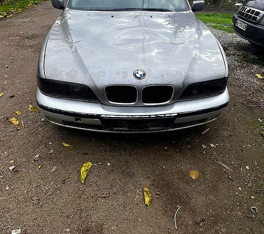 Серый БМВ 7 Серия, объемом двигателя 2.5 л и пробегом 441 тыс. км за 1800 $, фото 2 на Automoto.ua