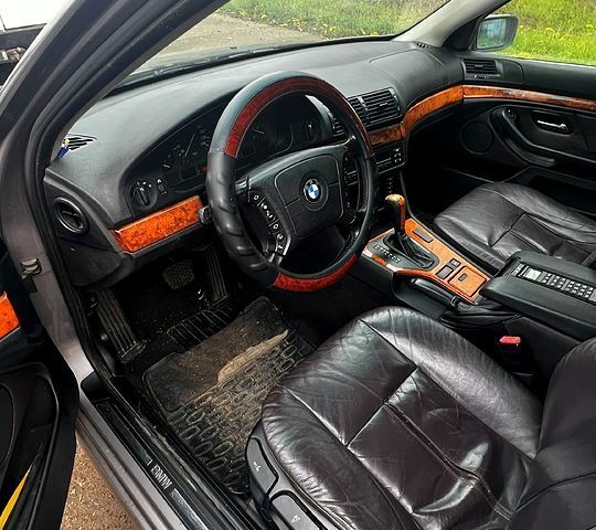 Серый БМВ 7 Серия, объемом двигателя 2.5 л и пробегом 441 тыс. км за 1800 $, фото 10 на Automoto.ua