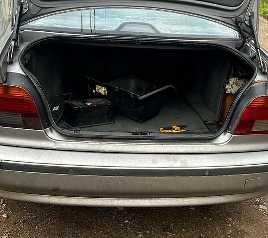 Серый БМВ 7 Серия, объемом двигателя 2.5 л и пробегом 441 тыс. км за 1800 $, фото 3 на Automoto.ua