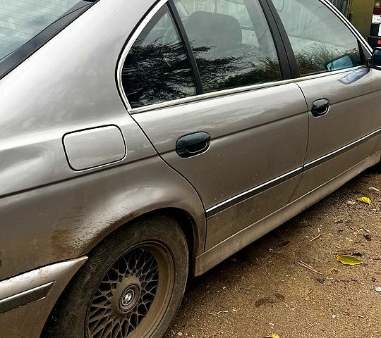 Серый БМВ 7 Серия, объемом двигателя 2.5 л и пробегом 441 тыс. км за 1800 $, фото 4 на Automoto.ua