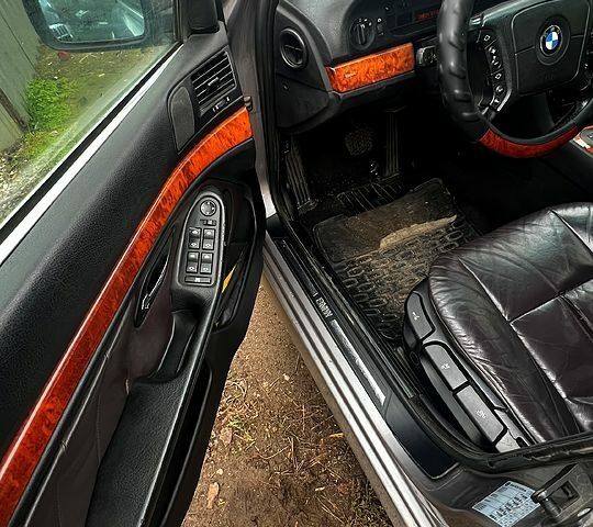 Серый БМВ 7 Серия, объемом двигателя 2.5 л и пробегом 441 тыс. км за 1800 $, фото 6 на Automoto.ua