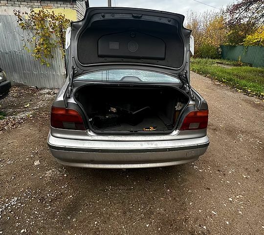 Серый БМВ 7 Серия, объемом двигателя 2.5 л и пробегом 441 тыс. км за 1800 $, фото 7 на Automoto.ua