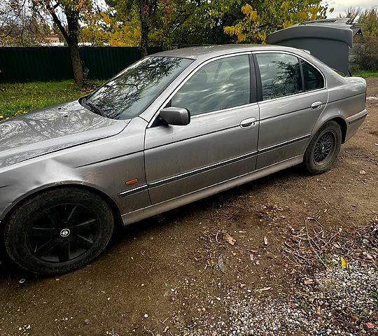 Серый БМВ 7 Серия, объемом двигателя 2.5 л и пробегом 441 тыс. км за 1800 $, фото 9 на Automoto.ua