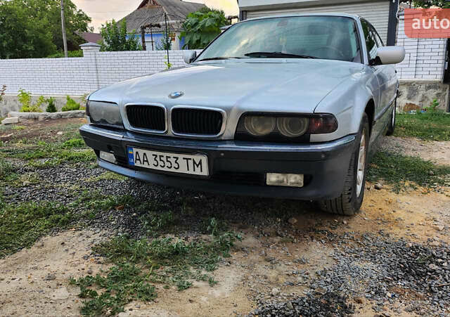 Серый БМВ 7 Серия, объемом двигателя 4.4 л и пробегом 250 тыс. км за 4500 $, фото 1 на Automoto.ua