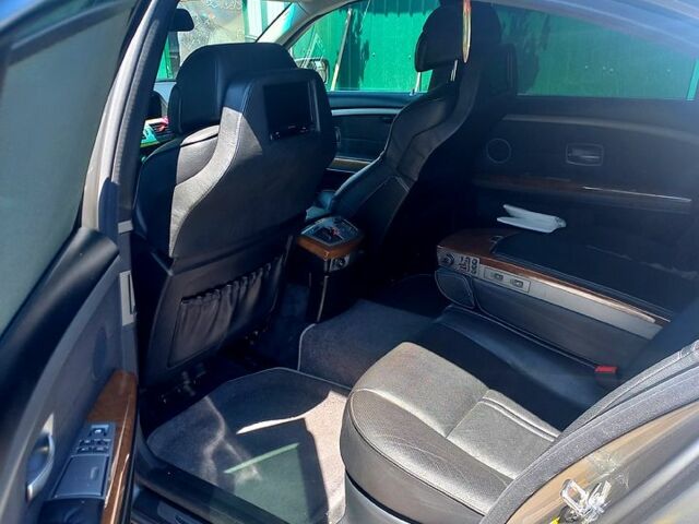 Серый БМВ 7 Серия, объемом двигателя 4.4 л и пробегом 228 тыс. км за 7300 $, фото 3 на Automoto.ua