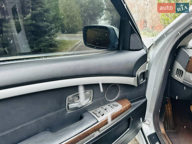 Серый БМВ 7 Серия, объемом двигателя 3.6 л и пробегом 210 тыс. км за 6300 $, фото 12 на Automoto.ua