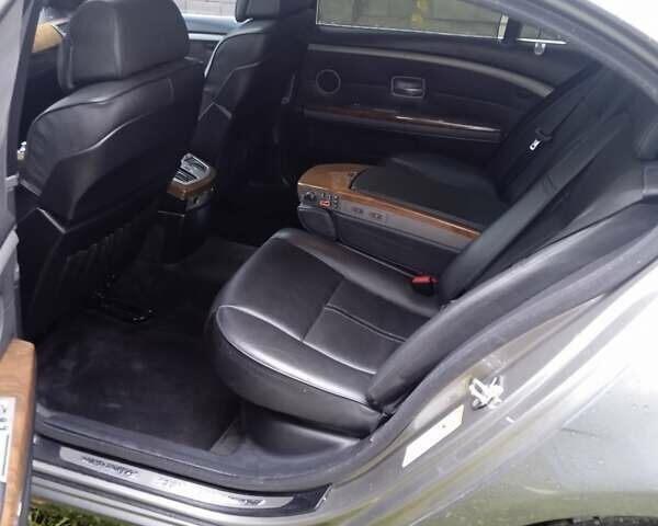 Серый БМВ 7 Серия, объемом двигателя 4.4 л и пробегом 300 тыс. км за 6000 $, фото 8 на Automoto.ua