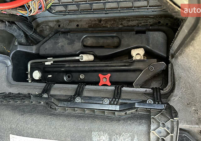 Серый БМВ 7 Серия, объемом двигателя 3.5 л и пробегом 315 тыс. км за 5500 $, фото 12 на Automoto.ua