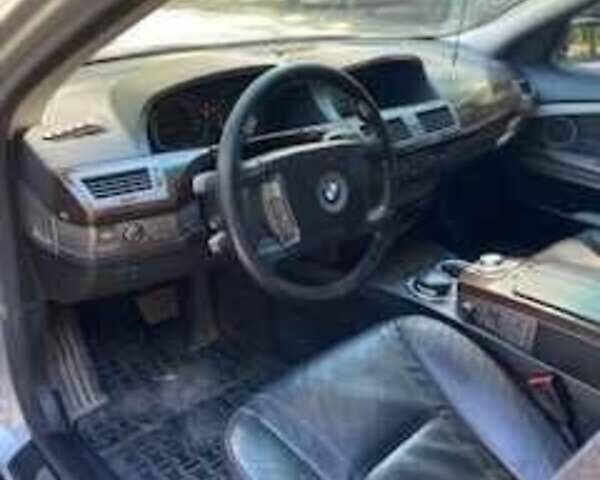 Серый БМВ 7 Серия, объемом двигателя 4.4 л и пробегом 435 тыс. км за 5500 $, фото 3 на Automoto.ua