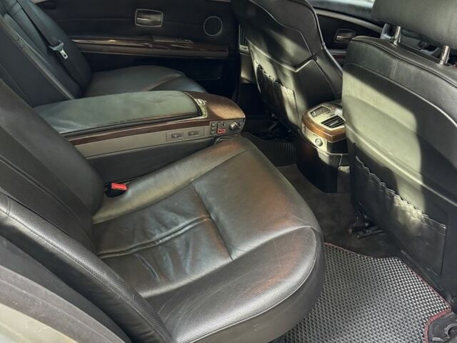 Серый БМВ 7 Серия, объемом двигателя 3.6 л и пробегом 370 тыс. км за 5400 $, фото 6 на Automoto.ua