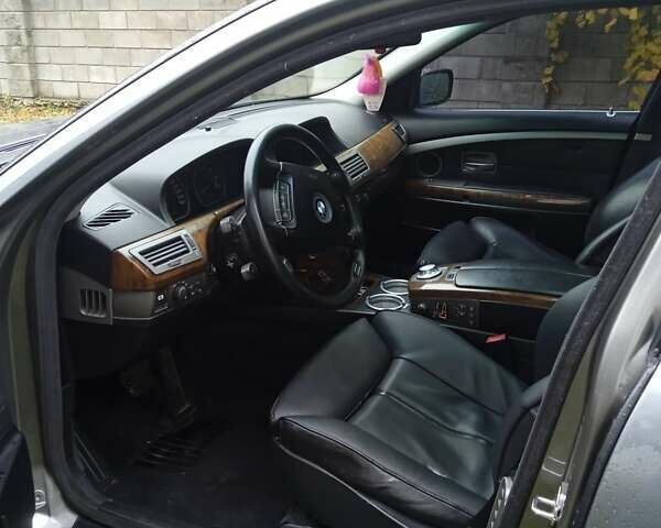 Серый БМВ 7 Серия, объемом двигателя 4.4 л и пробегом 300 тыс. км за 6000 $, фото 9 на Automoto.ua