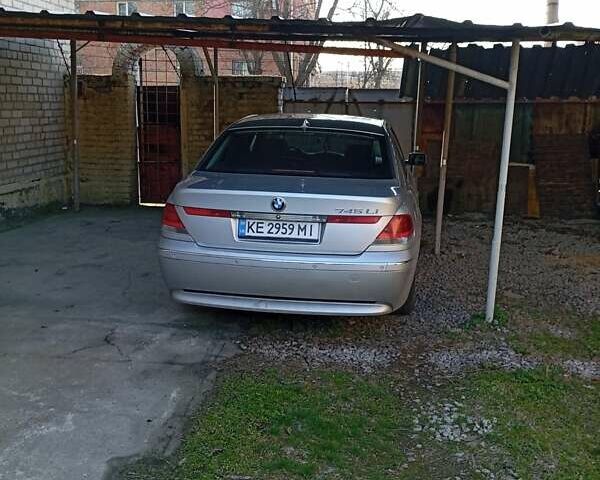 Серый БМВ 7 Серия, объемом двигателя 4.4 л и пробегом 250 тыс. км за 3500 $, фото 2 на Automoto.ua