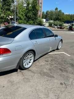 Серый БМВ 7 Серия, объемом двигателя 4.4 л и пробегом 435 тыс. км за 5500 $, фото 3 на Automoto.ua