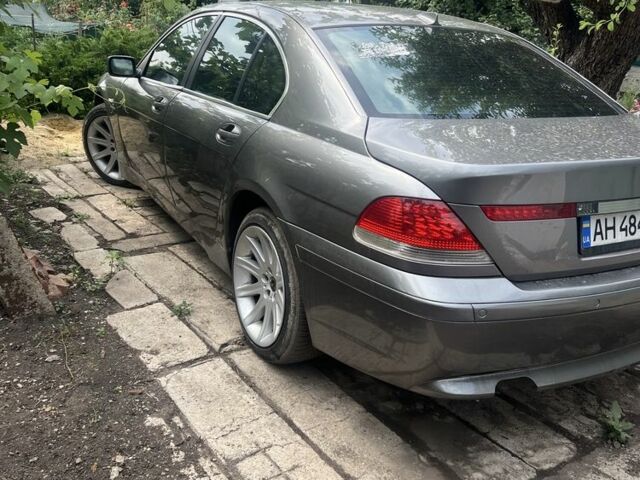 Серый БМВ 7 Серия, объемом двигателя 4.4 л и пробегом 285 тыс. км за 7100 $, фото 1 на Automoto.ua