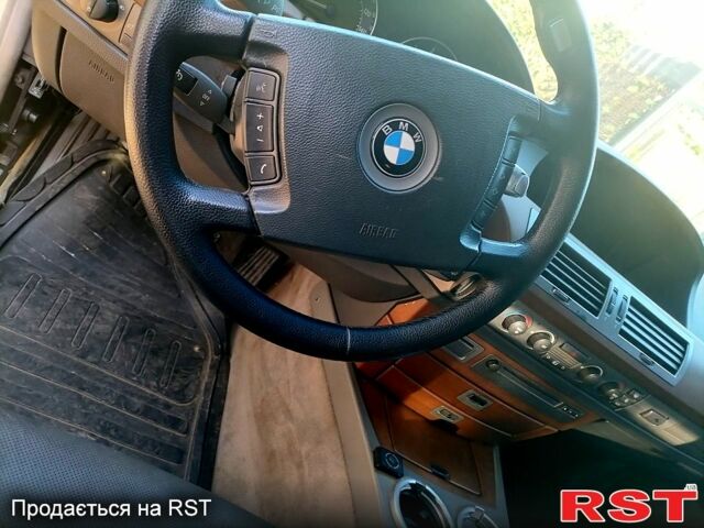 Серый БМВ 7 Серия, объемом двигателя 4.4 л и пробегом 210 тыс. км за 7500 $, фото 1 на Automoto.ua