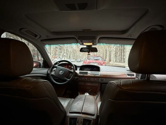 Серый БМВ 7 Серия, объемом двигателя 3 л и пробегом 305 тыс. км за 5800 $, фото 5 на Automoto.ua