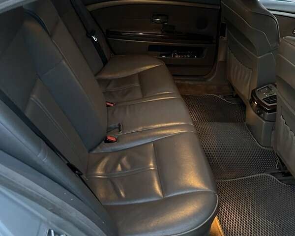 Серый БМВ 7 Серия, объемом двигателя 4.4 л и пробегом 330 тыс. км за 8500 $, фото 3 на Automoto.ua