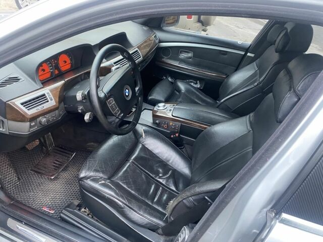 Серый БМВ 7 Серия, объемом двигателя 4.4 л и пробегом 300 тыс. км за 6500 $, фото 4 на Automoto.ua