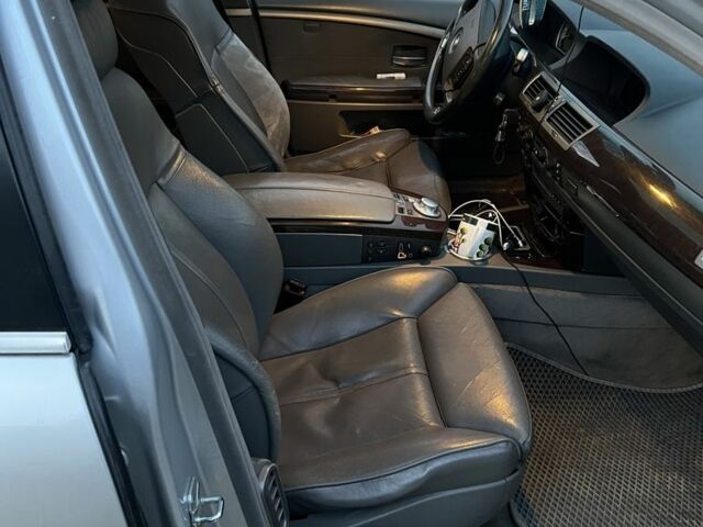 Серый БМВ 7 Серия, объемом двигателя 4.4 л и пробегом 330 тыс. км за 8500 $, фото 3 на Automoto.ua