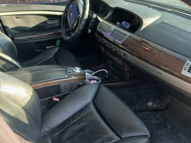 Серый БМВ 7 Серия, объемом двигателя 4.4 л и пробегом 265 тыс. км за 3800 $, фото 5 на Automoto.ua