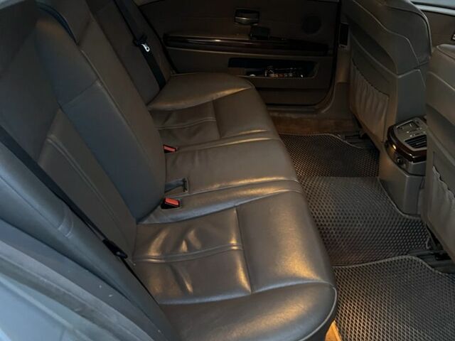 Серый БМВ 7 Серия, объемом двигателя 4.4 л и пробегом 330 тыс. км за 8500 $, фото 4 на Automoto.ua