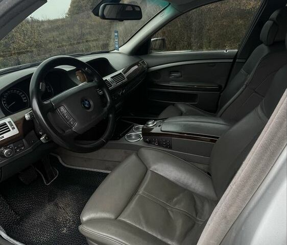 Серый БМВ 7 Серия, объемом двигателя 4 л и пробегом 327 тыс. км за 8300 $, фото 2 на Automoto.ua