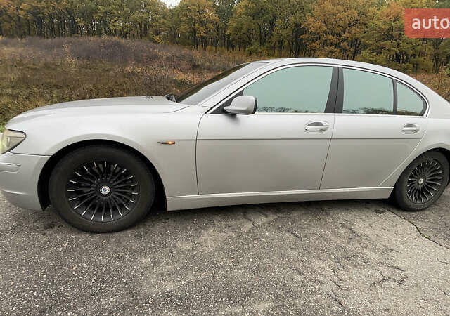 Серый БМВ 7 Серия, объемом двигателя 4 л и пробегом 327 тыс. км за 8300 $, фото 2 на Automoto.ua