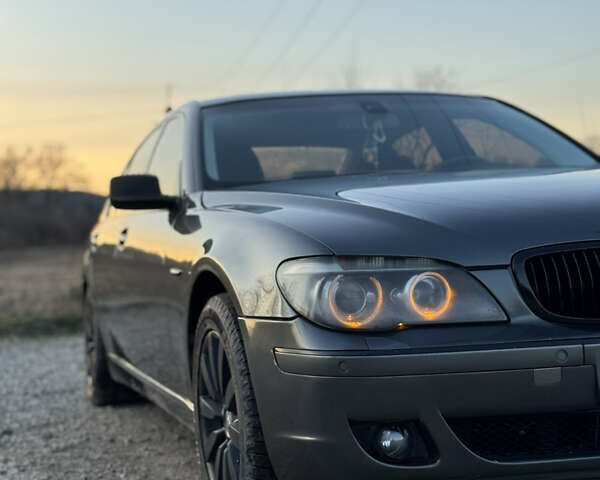 Серый БМВ 7 Серия, объемом двигателя 3 л и пробегом 222 тыс. км за 7777 $, фото 12 на Automoto.ua