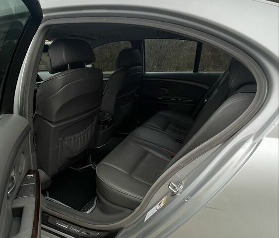 Серый БМВ 7 Серия, объемом двигателя 4 л и пробегом 327 тыс. км за 8300 $, фото 3 на Automoto.ua