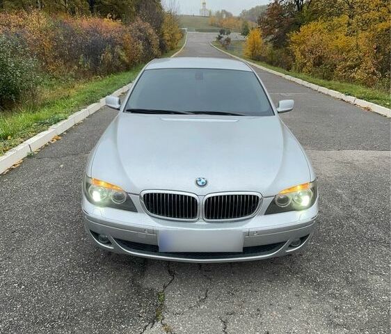 Серый БМВ 7 Серия, объемом двигателя 4 л и пробегом 327 тыс. км за 8300 $, фото 1 на Automoto.ua