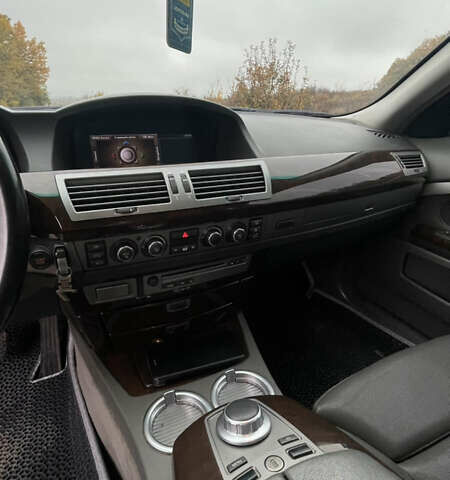 Серый БМВ 7 Серия, объемом двигателя 4 л и пробегом 327 тыс. км за 8300 $, фото 7 на Automoto.ua