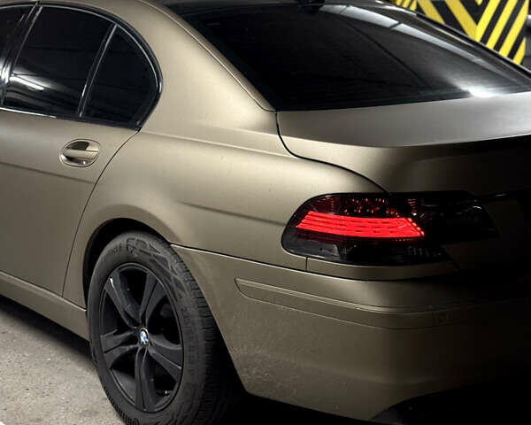 Сірий БМВ 7 Серія, об'ємом двигуна 4 л та пробігом 391 тис. км за 7500 $, фото 2 на Automoto.ua