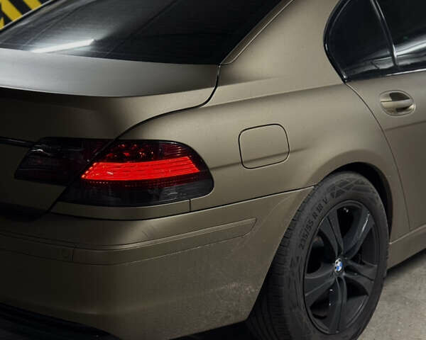 Сірий БМВ 7 Серія, об'ємом двигуна 4 л та пробігом 391 тис. км за 7500 $, фото 4 на Automoto.ua