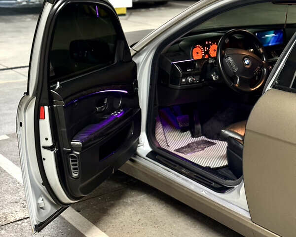 Сірий БМВ 7 Серія, об'ємом двигуна 4 л та пробігом 391 тис. км за 7500 $, фото 17 на Automoto.ua