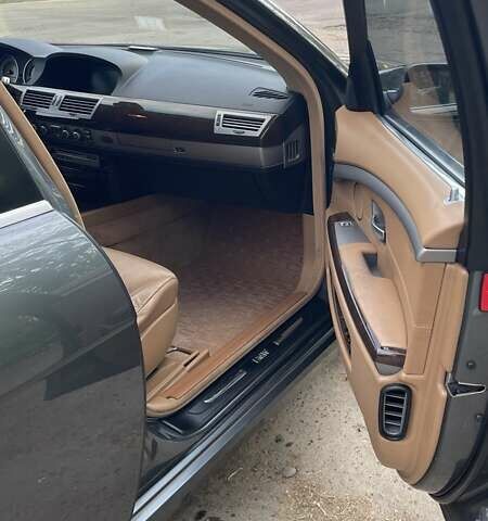 Серый БМВ 7 Серия, объемом двигателя 3 л и пробегом 323 тыс. км за 10300 $, фото 24 на Automoto.ua