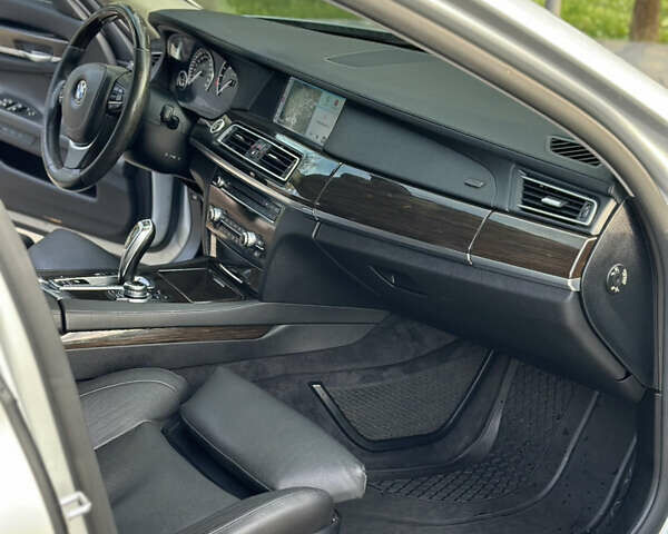 Серый БМВ 7 Серия, объемом двигателя 2.99 л и пробегом 210 тыс. км за 14800 $, фото 19 на Automoto.ua