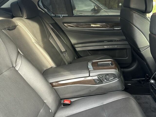 Серый БМВ 7 Серия, объемом двигателя 3 л и пробегом 210 тыс. км за 14800 $, фото 6 на Automoto.ua