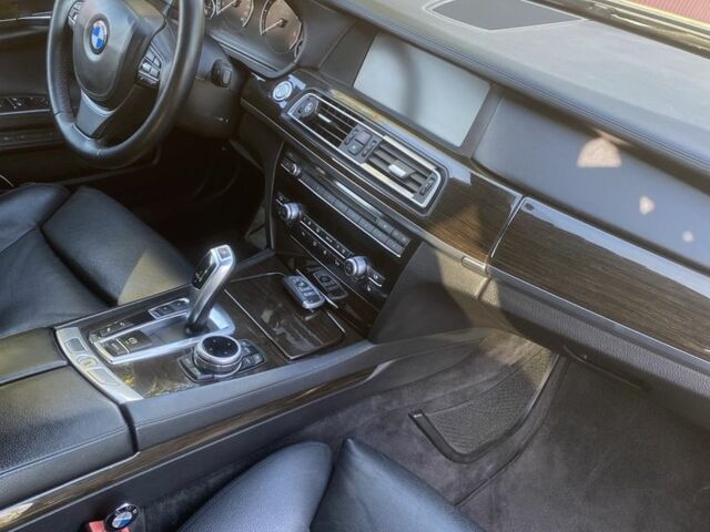 Серый БМВ 7 Серия, объемом двигателя 3 л и пробегом 300 тыс. км за 14000 $, фото 4 на Automoto.ua