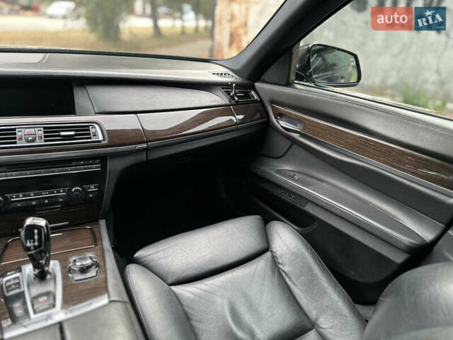Серый БМВ 7 Серия, объемом двигателя 2.99 л и пробегом 276 тыс. км за 15500 $, фото 17 на Automoto.ua