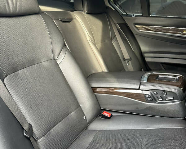 Серый БМВ 7 Серия, объемом двигателя 2.99 л и пробегом 210 тыс. км за 14800 $, фото 25 на Automoto.ua