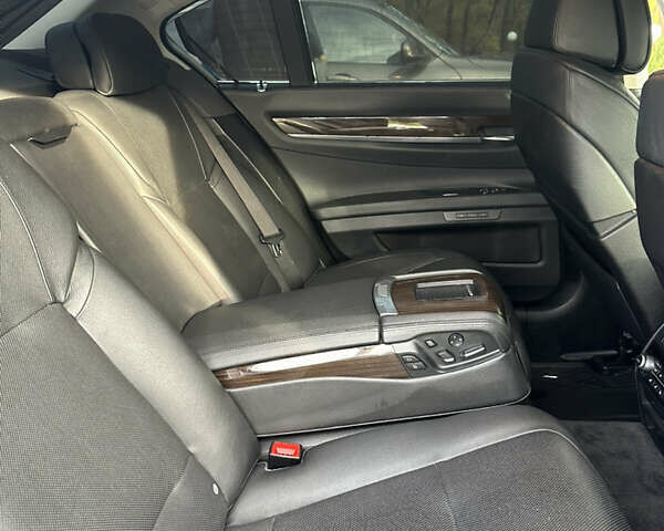 Серый БМВ 7 Серия, объемом двигателя 2.99 л и пробегом 210 тыс. км за 14800 $, фото 24 на Automoto.ua