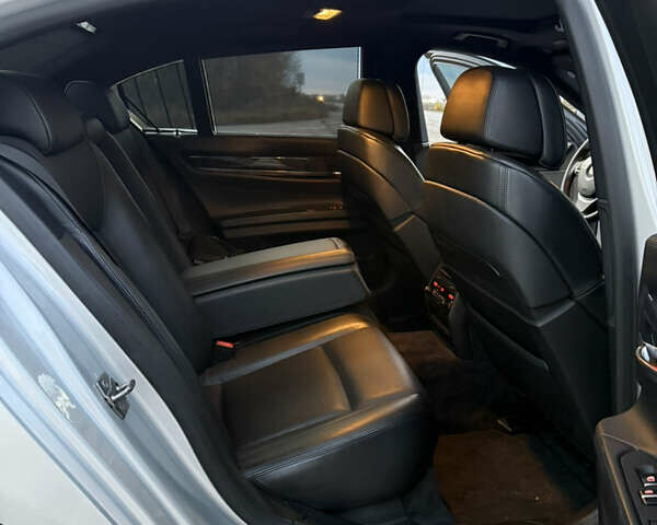 Серый БМВ 7 Серия, объемом двигателя 2.98 л и пробегом 343 тыс. км за 11500 $, фото 21 на Automoto.ua