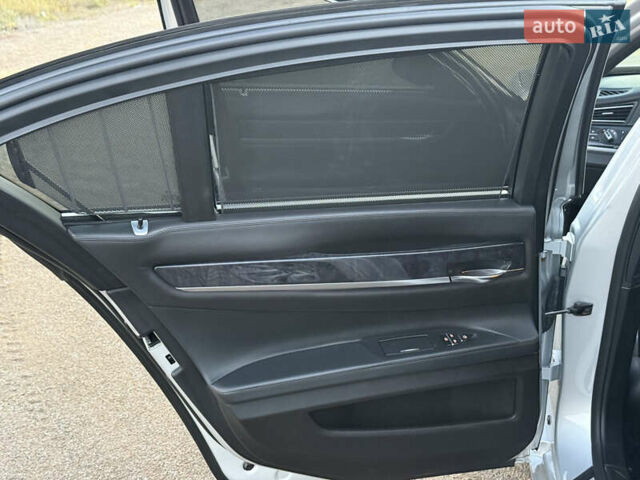 Серый БМВ 7 Серия, объемом двигателя 2.98 л и пробегом 343 тыс. км за 11500 $, фото 17 на Automoto.ua