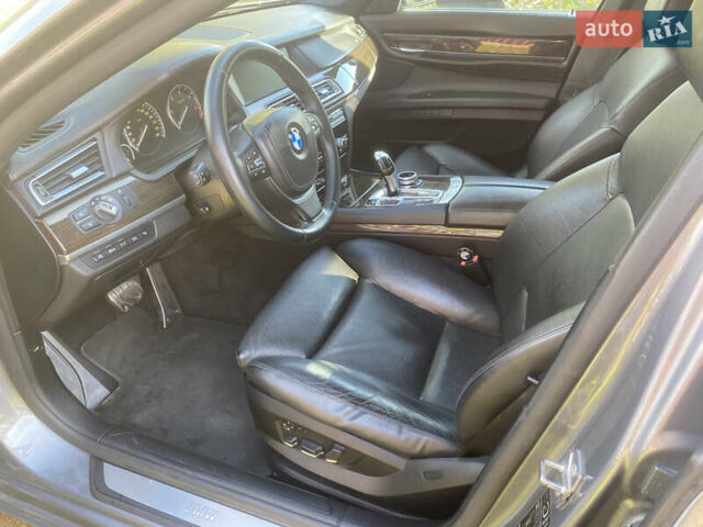 Серый БМВ 7 Серия, объемом двигателя 2.99 л и пробегом 300 тыс. км за 13500 $, фото 5 на Automoto.ua