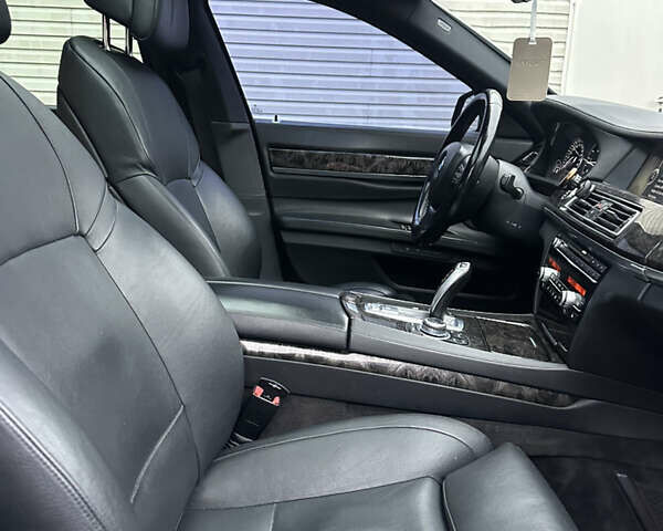 Серый БМВ 7 Серия, объемом двигателя 2.99 л и пробегом 308 тыс. км за 16500 $, фото 5 на Automoto.ua