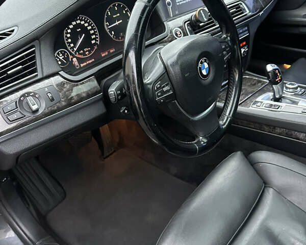 Серый БМВ 7 Серия, объемом двигателя 2.99 л и пробегом 308 тыс. км за 16500 $, фото 12 на Automoto.ua