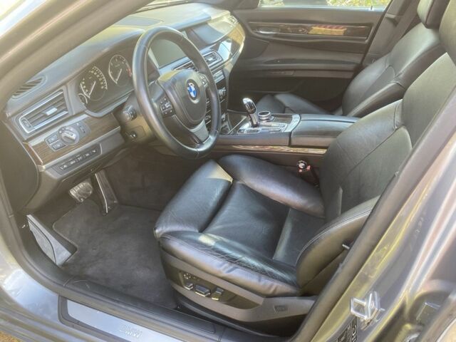 Серый БМВ 7 Серия, объемом двигателя 3 л и пробегом 300 тыс. км за 14000 $, фото 5 на Automoto.ua