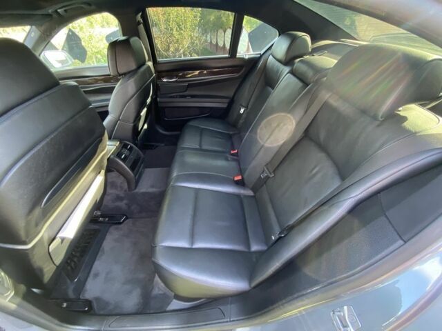 Серый БМВ 7 Серия, объемом двигателя 3 л и пробегом 300 тыс. км за 14000 $, фото 6 на Automoto.ua